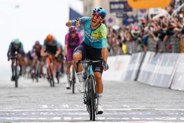 Davide Ballerini (XDS Astana) gana la sexta etapa del Giro d´Italia 2026