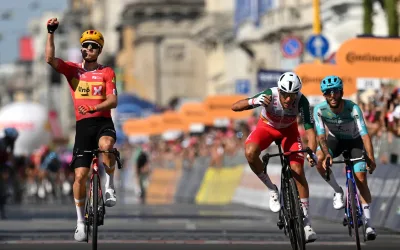 Fredrik Dversnes (Uno-X) gana la etapa 15 del Giro d´Italia 2026