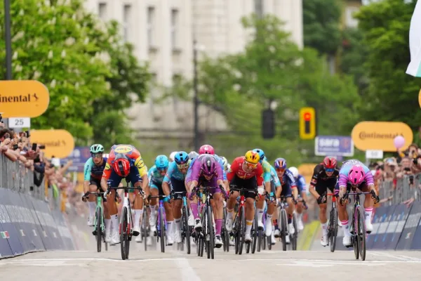 Paul Magnier (Soudal - QuickStep) gana la tercera etapa del Giro d´Italia 2026