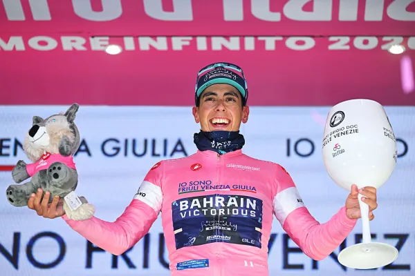 Afonos Eulalio (Bahrain-Victorious) tras ganar la malla rosa en la etapa 5 del Giro d´Italia 2026