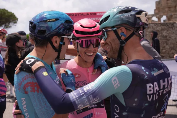 Afonso Eulálio (Bahrain - Victorious) antes de iniciar la etapa 6 del Giro d´Italia 2026
