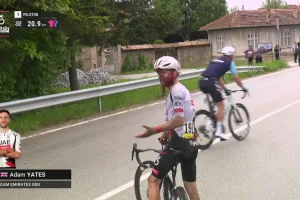 Caída masiva en el Giro: Buitrago, Yates y Gee, afectados y etapa neutralizada