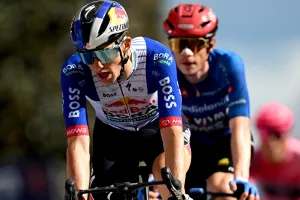 ¿El gregario ideal para Remco? Tras su 3º puesto en el Giro, Jai Hindley presiona para ir al Tour