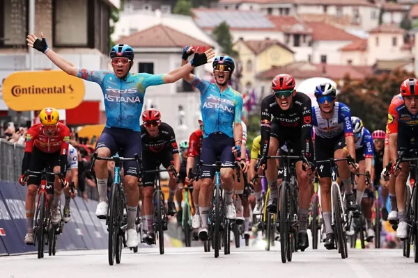 Guillermo Thomas Silva (XDS Astana) gana la etapa 2 del Giro d´Italia
