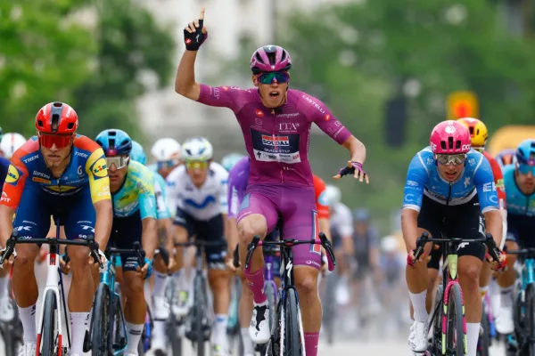 Paul Magnier (Soudal - QuickStep) gana la tercera etapa del Giro d´Italia 2026