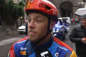 Condena unánime de los ciclistas al peligroso final en Nápoles que terminó en caída