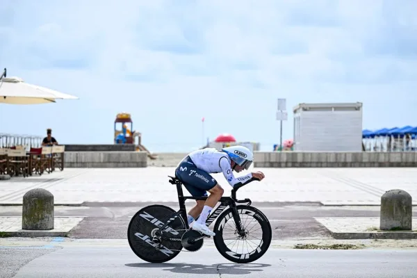 Lorenzo Milesi (Movistar) en la contrarreloj de la etapa 10 del Giro d´Italia 2026