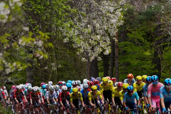 El pelotón durante la etapa 3 del Giro d´Italia 2026