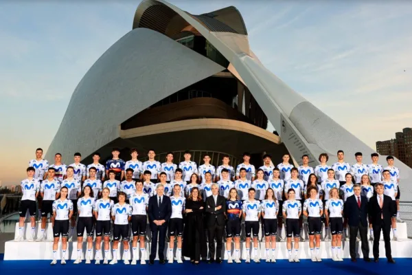 La plantilla completa del equipo masculino, devo y femenino de Movistar de 2026
