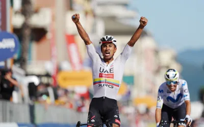 Jhonatán Narvaéz (UAE Team Emirates) gana la etapa 11 del Giro d´Italia 2026