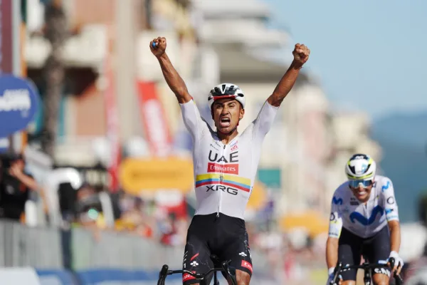 Jhonatán Narvaéz (UAE Team Emirates) gana la etapa 11 del Giro d´Italia 2026
