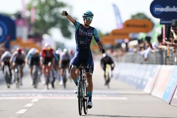 Alec Segaert (Bahrain Victorious) gana la etapa 12 del Giro d´Italia 2026