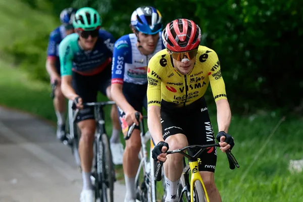 Felix Gall (Decathlon CMA CGM), Giulio Pellizzari (Red Bull - BORA) y Jonas Vingegaard (Visma - Lease a Bike) en el Blockhaus durante la etapa 7 del Giro d´Italia 2026