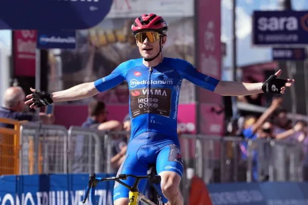 Jonas Vingegaard (Visma - Lease a Bike) gana la etapa 14 del Giro d´Italia