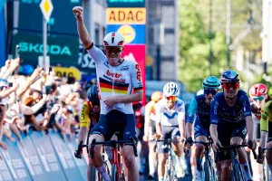 Eschborn-Frankfurt | Zimmermann da la sorpresa en su tierra y vence a Pidcock y Tulett en un final dramático