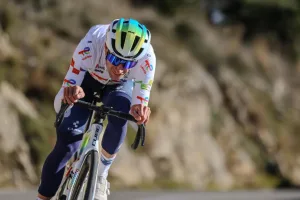 El ciclista que se retiró dos veces en ocho meses al no poder competir más con los jóvenes