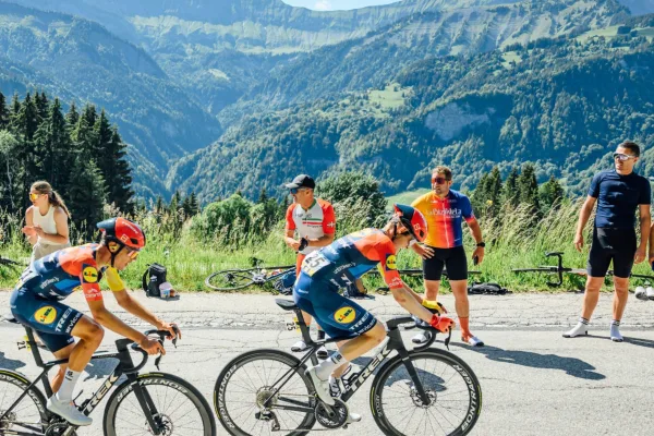 lidl trek tour de francia 2026 juan ayuso mads pedersen derek gee equipo oficial