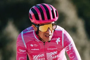Carapaz vuelve a competir tras perderse el Giro y se enfrenta a una “prueba de fuego”