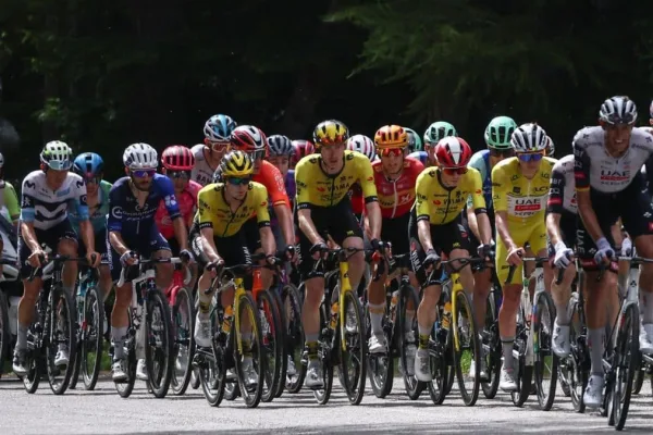 Pelotón en Dauphiné 2025