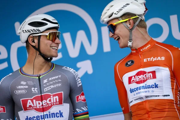 Mathieu van der Poel y Tibor del Grosso en el Renewi Tour 2025