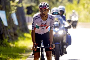 Tras su victoria en Auvergne, Del Toro le jura lealtad a Pogacar de cara al Tour