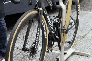 Red Bull aclara el misterio de la bicicleta de Evenepoel y esquiva el rol que tendrá el exentrenador de Vingegaard