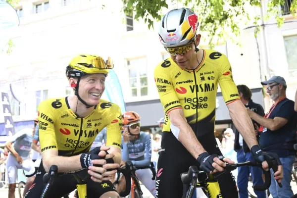 Matteo Jorgenson y Wout van Aert en el Tour Auvergne Rhone Alpes 2026