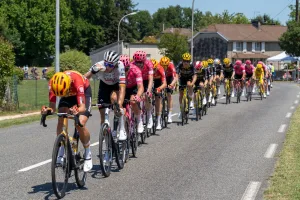 Guía de TV: Canales y horarios para ver en vivo el Tour de France 2026 en Latinoamérica y España
