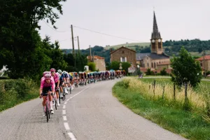 Orden de partida de la contrarreloj por equipos del Tour Auvergne-Rhône-Alpes y diferencias entre favoritos