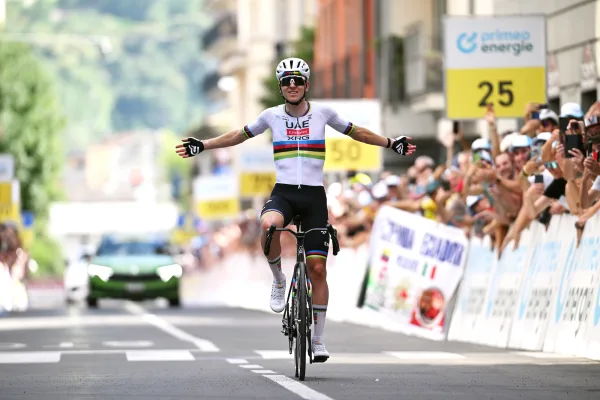 Tadej Pogacar (UAE) gana la etapa 1 del Tour de Suiza 2026