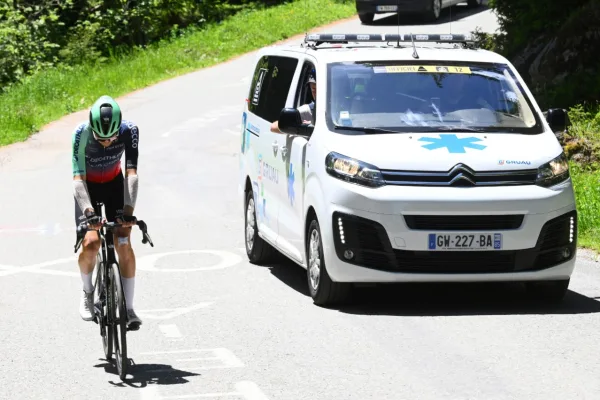 Paul Seixas (Decathlon CMA CGM) abandona el Tour Auvergne Rhone Alpes 2026 en la etapa 8