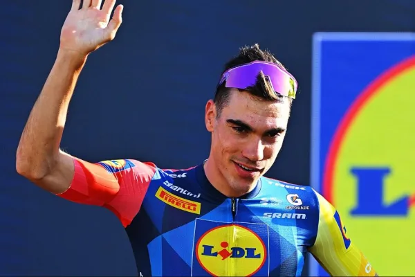 Juan Ayuso (Lidl-Trek) en la presentación de equipos del Tour de France 2026
