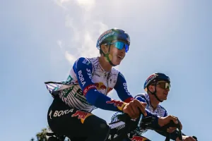 ¿Los líderes peor acompañados? Critican la falta de gregarios para Evenepoel y Lipowitz