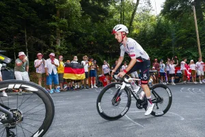 “Sufrió como un perro”: El calvario de Adam Yates para seguir en el Tour de France