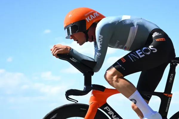 Thymen Arensman (Netcompany INEOS) en la contrarreloj de la etapa 16 del Tour de France 2026