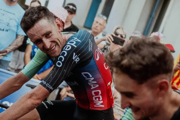 Tisej Benoot y Paul Seixas (Decathlon CMA CGM) en el Tour de France 2026