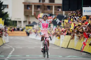 Desde Carapaz a Roglic: Los seis top 10 de La Vuelta que fimarían con otro equipo