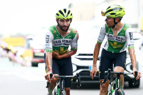 Fernando Gaviria tras caer en el Tour de France