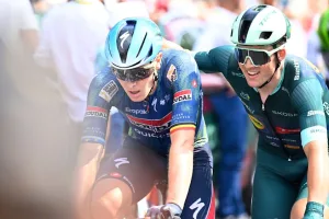 Diferencias entre favoritos: Pogacar sigue líder, Girmay se acerca a Pedersen por los puntos