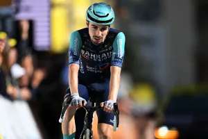 Lenny Martínez le responde a Carapaz tras su furia en Alpe d´Huez: “No paraba de atacar”