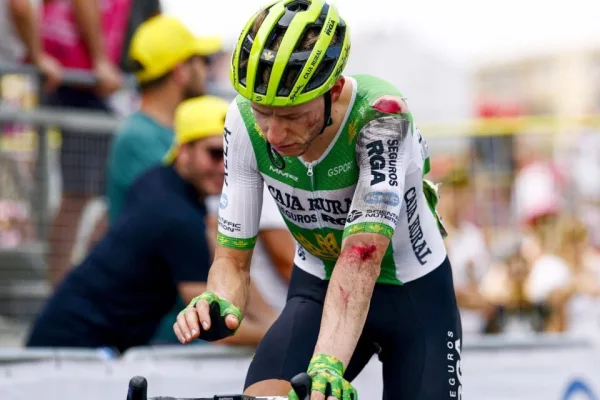 Alex Molenaar accidentado en la etapa 5 del Tour