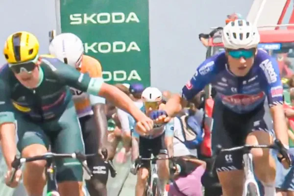 Mads Pedersen (Lidl-Trek) y Jasper Philipsen (Alpecin - Premier Tech) en el Tour de France 2026