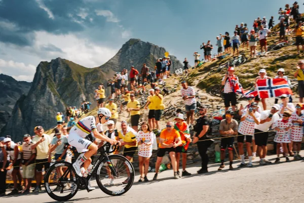 Tadej Pogacar (UAE) en el Col du Tourmalet en la etapa 6 del Tour de France 2026