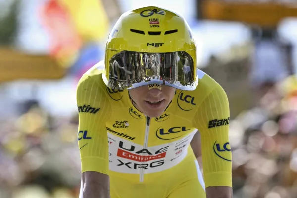 Tadej Pogacar (UAE Team Emirates) en la etapa 16 del Tour de France 2026