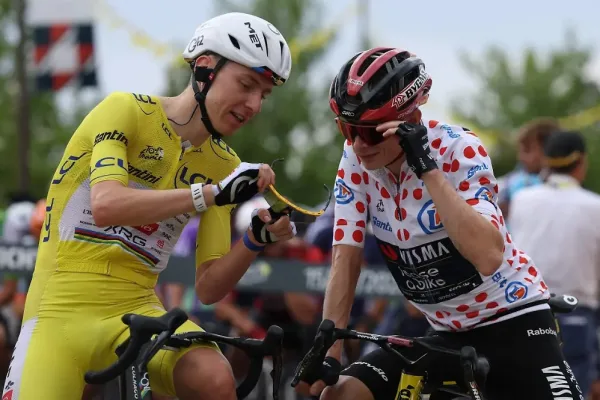 Tadej Pogacar (UAE) y Jonas Vingegaard (Visma - Lease a Bike) antes de la etapa 11 del Tour de France 2026
