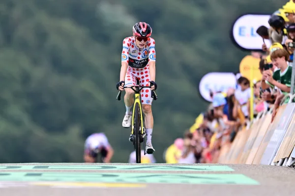 Jonas Vingegaard (Visma - Lease a Bike) al llegar a meta en la etapa 14 del Tour de France 2026