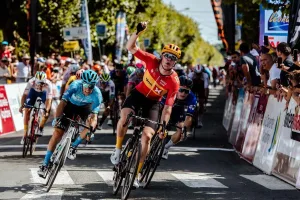 Waerenskjold estalla tras el sprint y acusa a Girmay: “Se comportó como un completo idiota”