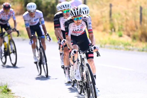 Tim Wellens tira del tren de UAE en el Tour