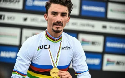 Julian Alaphilippe tras ganar el Mundial 2020 en Imola