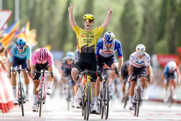 Matthew Brennan (Visma - Lease a Bike) gana la etapa 5 de La Vuelta a España 2026